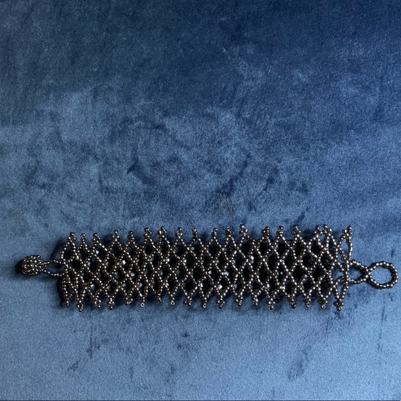 Shiny dark gray/metallic look beads bracelet. - Picture 8 of 8